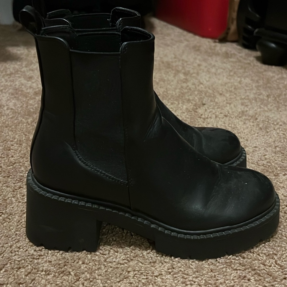 Heeled boots